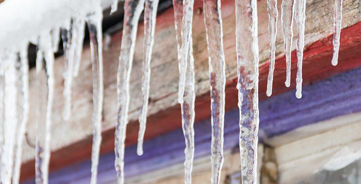 Préparer la toiture de sa maison pour l’hiver : 5 étapes faciles